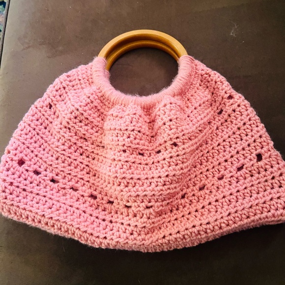 SOLD ***Pink Crochet Handbag with Wooden Handles - Picture 1 of 3